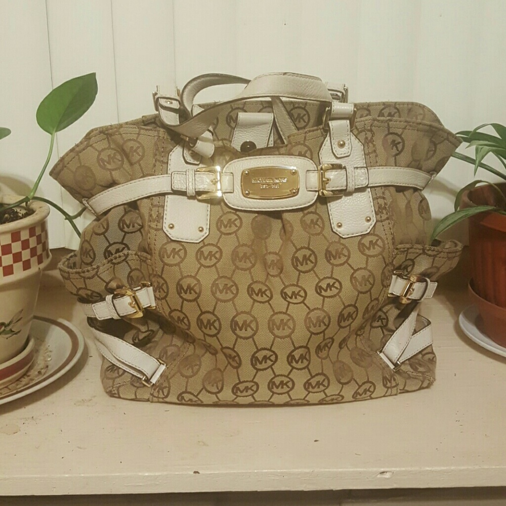 ⭕💯% Authentic Michael Kors Large Handbag